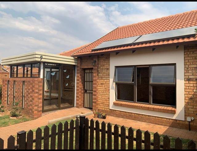 3 BEDROOM PROPERTY TO RENT IN BRENTWOOD PARK